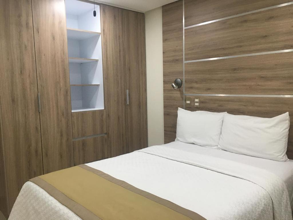 Hotel Y Suites Maria Fernanda Zitácuaro 外观 照片